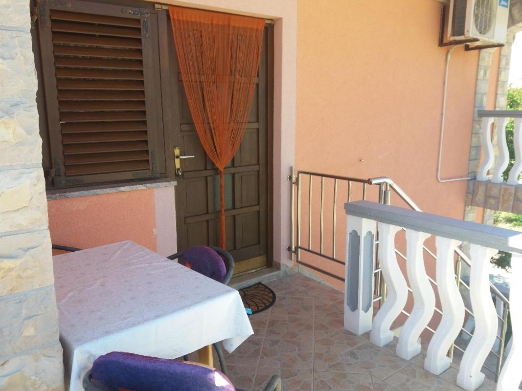 Apartment Alma -near Queen Beach Nin Buitenkant foto